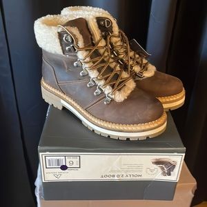 Alpine Designs. Holly 2.0 Boots. Women’s size 6. Brand New with tags.